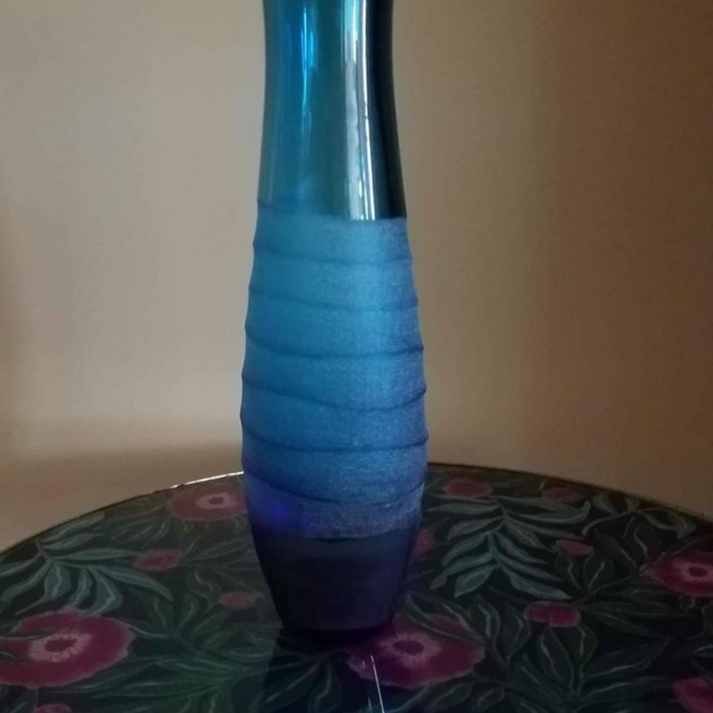 Villeroy & Boch blue glass vase